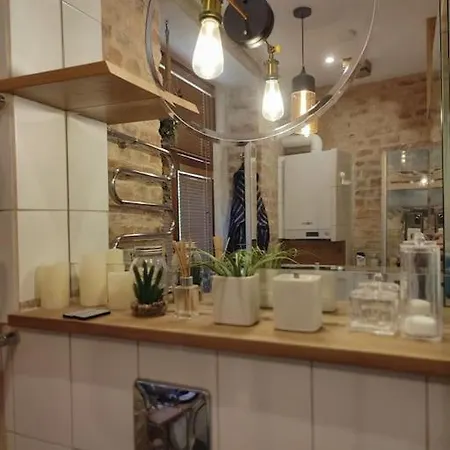 уютный лофт среди старых парков アパート