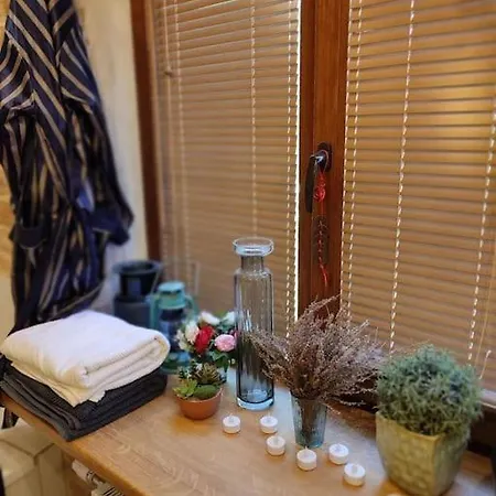 уютный лофт среди старых парков アパート *