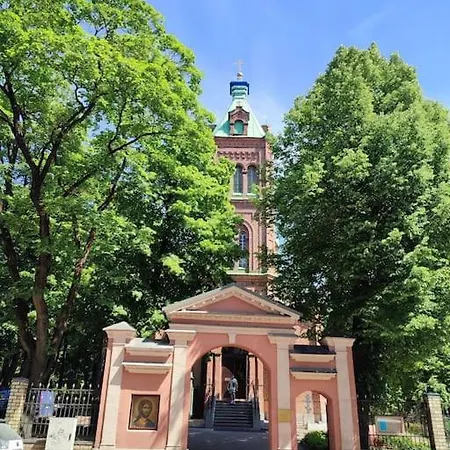 уютный лофт среди старых парков